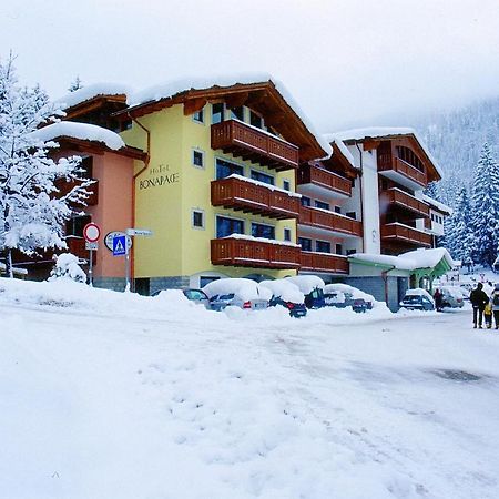 Hotel Bonapace ***S Мадонна-ди-Кампильо Экстерьер фото