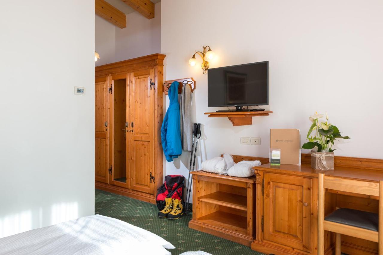 Hotel Bonapace ***S Мадонна-ди-Кампильо Экстерьер фото