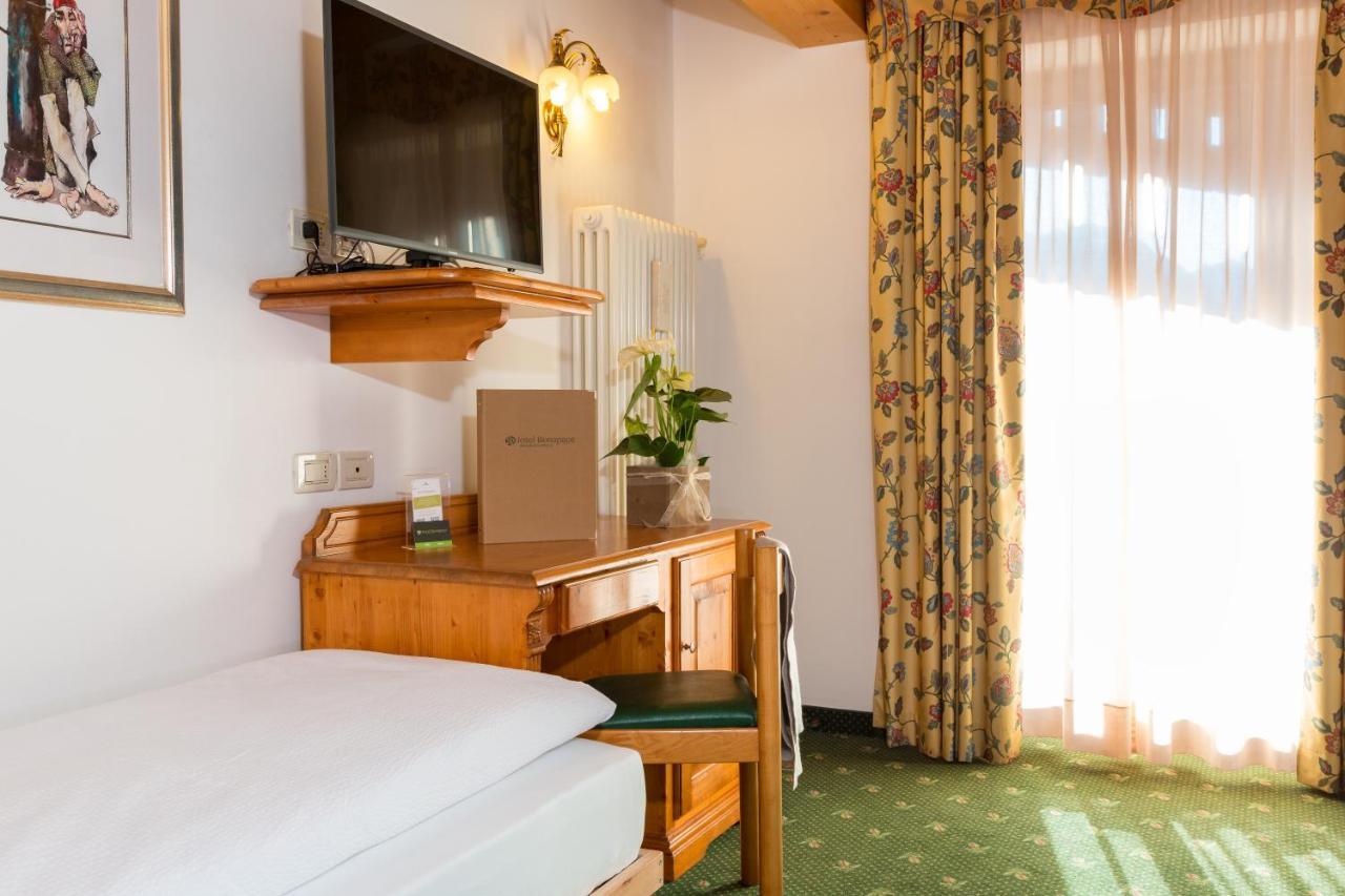 Hotel Bonapace ***S Мадонна-ди-Кампильо Экстерьер фото